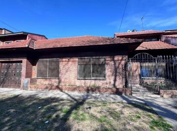 Casa · 136m² · 4 Ambientes · 2 Cocheras · Venta Casa en Ezpeleta 4 Ambientes C/doble Garage
