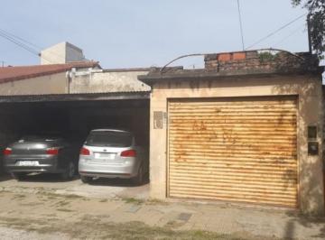 Casa · 200m² · 6 Ambientes · 2 Cocheras · Vivienda Doble, con Local Al Frente Sobre Amplio Lote en Bernal