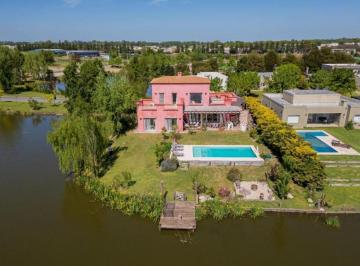 Casa · 223m² · 5 Ambientes · 4 Cocheras · Venta Casa en Canton a La Laguna