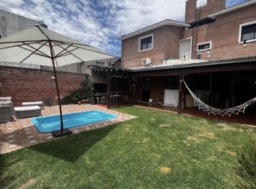 Casa · 217m² · 5 Ambientes · 2 Cocheras · Casa de 3 Dorm. en Venta Fisherton