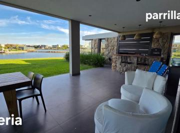 Casa · 370m² · 6 Ambientes · 2 Cocheras · Casa en Terralagos