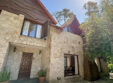 Casa · 225m² · 6 Ambientes · 1 Cochera · Casa en Venta - 3 Dorm. 3 Baños - Mar del Plata
