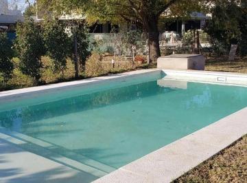 Casa · 162m² · 4 Ambientes · 2 Cocheras · Venta de Casa con 3 Dorm., Barrio Cerrado - Funes