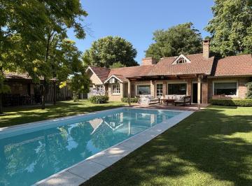 Casa · 150m² · 4 Ambientes · 1 Cochera · Casa en Venta en Bella Vista