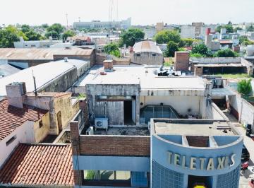 Edificio · 596m² · 20 Cocheras · Galpon y Oficinas en Venta - 454 m de Terreno - 596 m Cubiertos - Escritura!