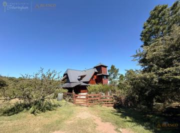 Casa · 10000m² · 5 Ambientes · 3 Cocheras · Casa en Atos Pampa