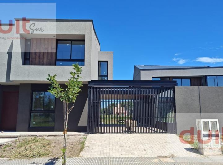 Casa · 250m² · 6 Ambientes · 1 Cochera