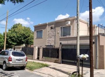 Casa · 90m² · 3 Ambientes · 1 Cochera · Duplex en Venta en Luis Guillon