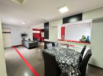 Casa · 300m² · 8 Ambientes · 2 Cocheras · Venta Casa de 3 Dorm. 2 Habitaciones en La Florida. Apto Crédito.