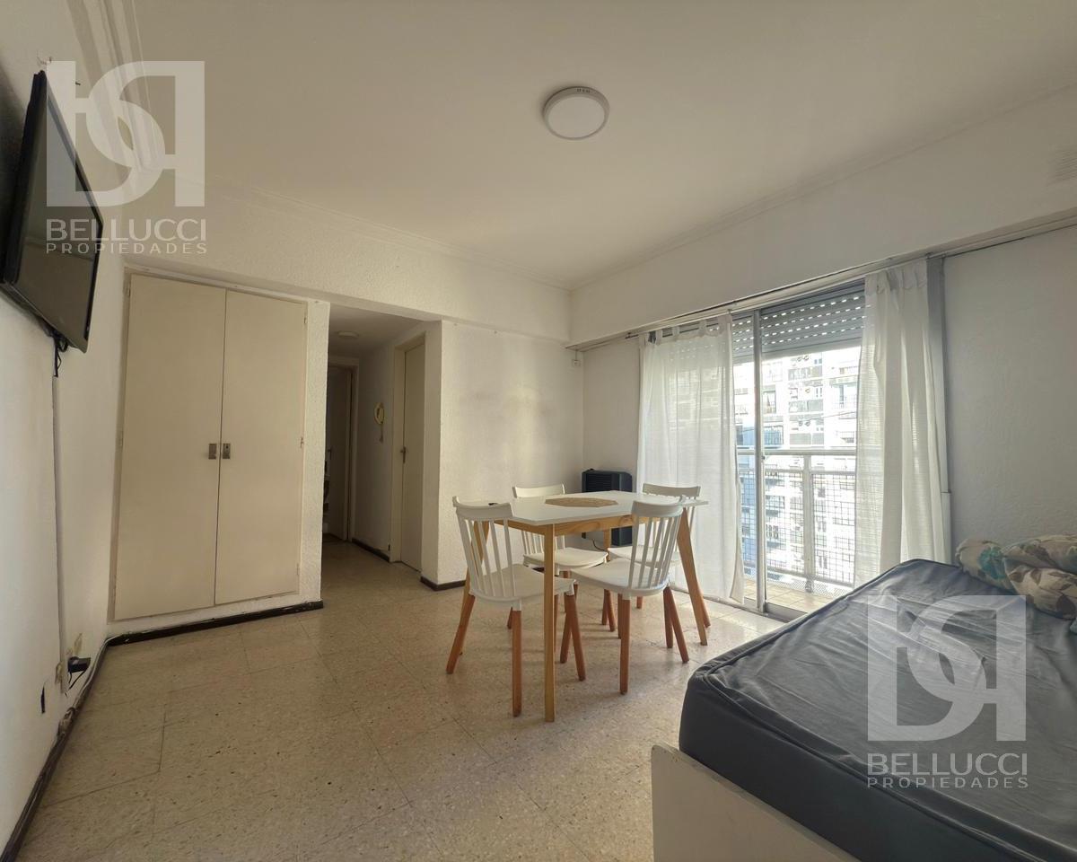 Depto 2 amb, 38m² con balcón — Centro