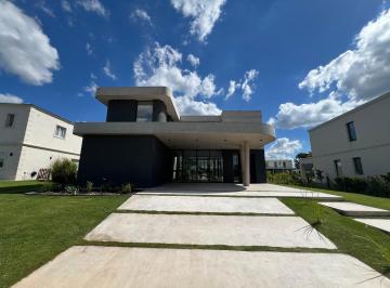 Casa de 7 ambientes, Pilar · Casa 4 Dorm. - La Calesa - Pilara - Venta