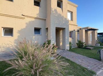 Casa de 6 ambientes, Luzuriaga · Casa en Venta C/ Cochera en Luzuriaga