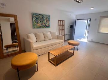 Casa · 140m² · 5 Ambientes · 3 Cocheras · Duplex con Pileta en La Calandria Urbanizacion Residencial!