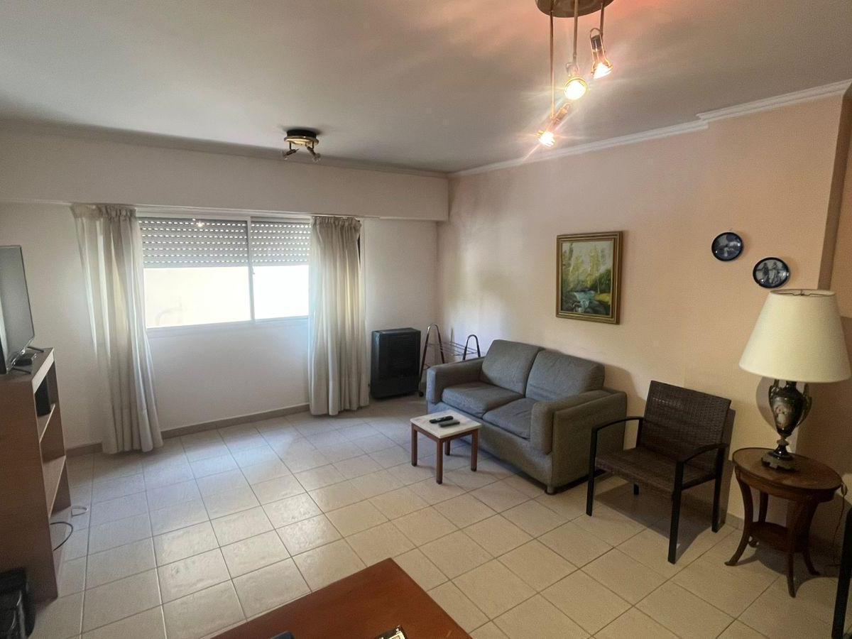 Importante departamento de tres ambientes