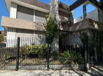 Casa de 7 ambientes, Parque Avellaneda · Hermosa Casa 7 Amb Gje Tza