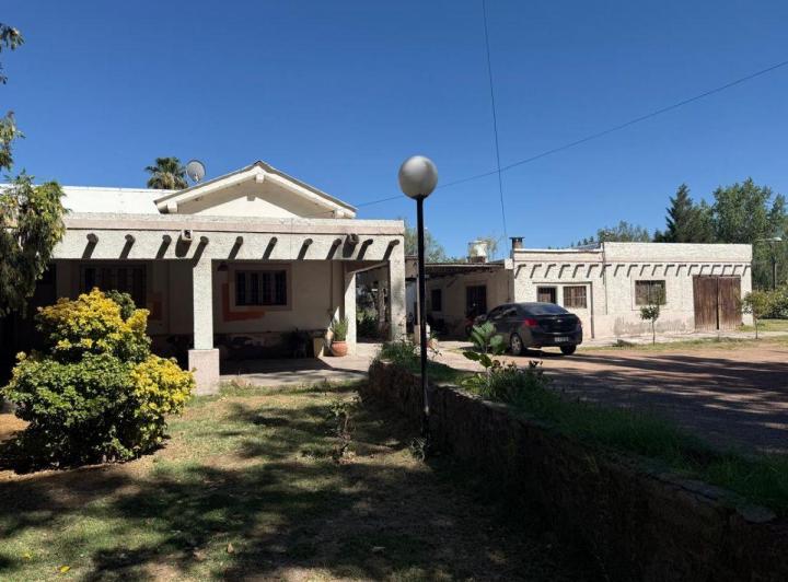 Casa · 450m² · 10 Ambientes · 4 Cocheras