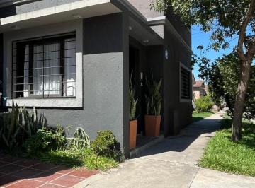 Casa · 220m² · 4 Ambientes · 2 Cocheras · ¡Venta! Casa en Housing en Nuevo Urca ¡Con Escritura!