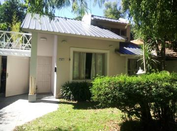 Casa · 128m² · 4 Ambientes · 1 Cochera · Venta Casa 4 Ambientes con Piscina - Barrio La Florida