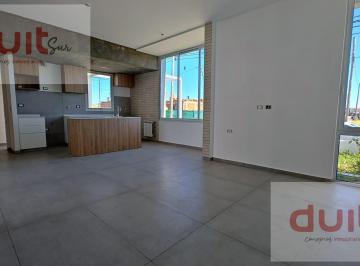 Casa · 250m² · 5 Ambientes · 2 Cocheras · Casa de Tres Dorm. en Una Sola Planta, Ubicado en Rincones de Manantiales!