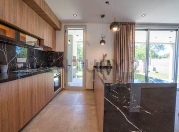 Casa · 173m² · 4 Ambientes · 2 Cocheras · Casa en Venta en Gorina con 3 Dorm., Cochera, Parque