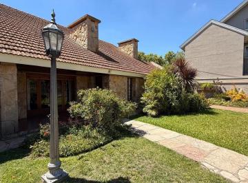 Casa · 569m² · 6 Dormitorios · 6 Cocheras · Casa en Venta en Temperley