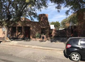Casa de 5 ambientes, Córdoba · Casa con 3 Dorm. de 200 m² en Venta en Marechal
