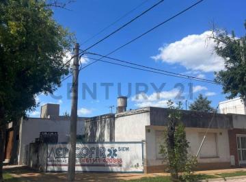 Oficina comercial · 58m² · 3 Ambientes · 1 Cochera · Casa Céntrica a Reciclar – Gran Potencial