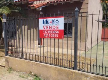 Casa · 68m² · 3 Ambientes · 4 Cocheras · Casa en Venta en Temperley 3 Ambientes