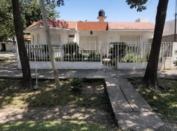 Casa · 115m² · 4 Ambientes · 3 Cocheras · Venta de Casa con Local Al Frente de 3 Dorm. en Fisherton