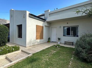 Casa de 7 ambientes, Alta Gracia · Vendo Casa de 4 Dorm con Pileta en Portales del Sol Apta Credito