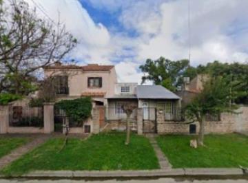 Casa · 100m² · 4 Ambientes · 2 Cocheras · Casa en Villa Santos Tesei