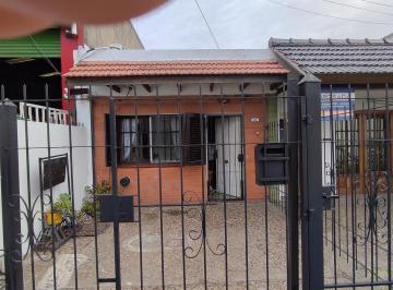 FRENTE · Casa en Venta 3 Ambientes en Adrogue Apto Vivienda o Uso Comercial