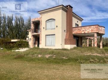 Casa · 234m² · 5 Ambientes · 1 Cochera · Venta Casa en Real del Padre Quincho y Pileta