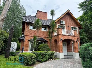 Casa · 187m² · 6 Ambientes · 6 Cocheras · Casa en Venta en Saint Thomas Sur - Vista Al Golf - Canning