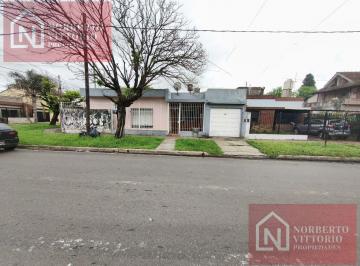 Casa · 132m² · 4 Ambientes · 2 Cocheras · Casa en Moron