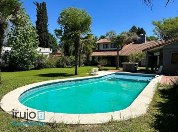 Casa · 290m² · 6 Ambientes · 4 Cocheras · Casaquinta de 6 Ambientes en El Trebol Ezeiza
