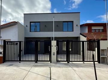 PH · 78m² · 3 Ambientes · 1 Cochera · PH en Parque Luro 3 Ambientes