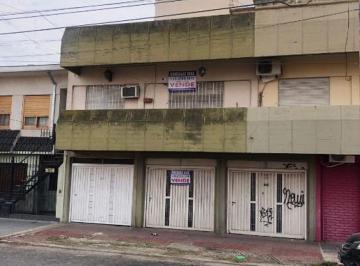 PH de 4 ambientes, Avellaneda · Departamento en PH con Cochera en Wilde Centro