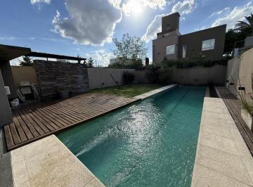 Casa · 200m² · 4 Ambientes · Casa de 3 Dorm. en Venta en Gonnet