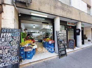 Local comercial · 61m² · Local a La Calle en Sarandi y Av Rivadavia - 61 m² 2 Baños