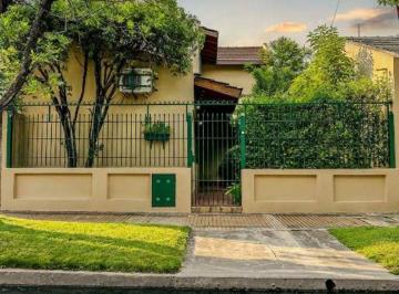 Casa de 4 ambientes, Lanús · Hermosa Casa 4 Ambientes con Amplio Fondo Libre Parquizado Excelete Estado