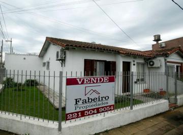 Casa de 3 ambientes, La Plata · 85 y 117 Casa de Dos Dorm. con Garage en Venta, Barrio Jardin, La Plata.