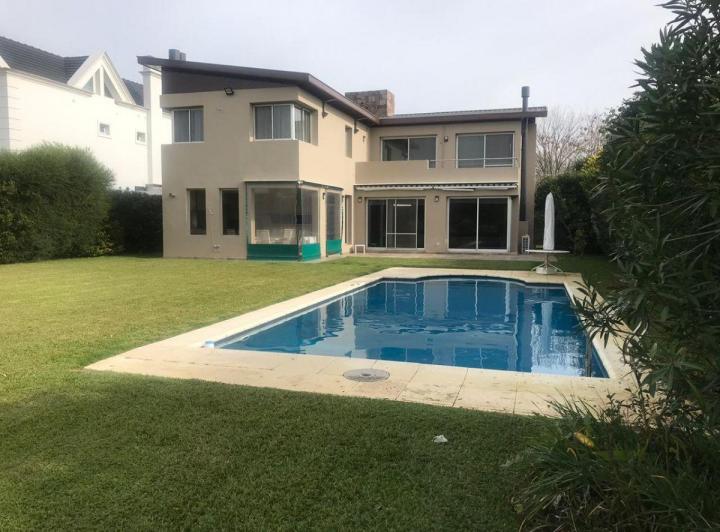 Casa · 260m² · 5 Ambientes