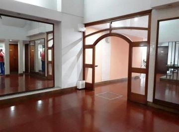 CASEROS 2454.jpg · Venta de Departamento 3 Ambientes con Balcón Corrido – Parque Patricios