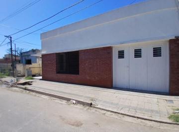 Casa de 5 ambientes, La Plata · Casa de 3 Dorm. Apto Banco, a Minutos del Casco Urbano - 81 121 y 122