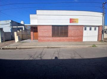 Casa de 5 ambientes, La Plata · Casa de 3 Dorm. Apto Banco, a Minutos del Casco Urbano - 81 121 y 122