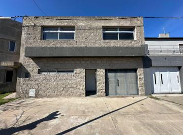 Local comercial · 209m² · 2 Ambientes · Venta Casa 3 Dorm. con Pileta General Lagos