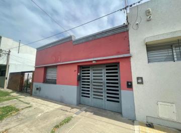 Casa de 3 ambientes, Berisso · 157 E/ 7 y 8 Casa en Venta de Dos Dorm. y Garage, Berisso, La Plata.