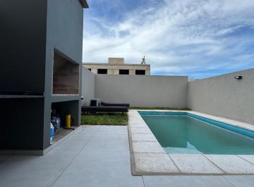 Casa · 70m² · 3 Ambientes · 2 Cocheras · Docta Av Dúplex 2 Dorm | Pileta Climatizada y Calefacción Central | Cochera Doble | Dvh