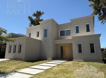 Casa · 296m² · 5 Ambientes · 2 Cocheras · Venta de Casa a La Laguna en Santa Ana, Villanueva